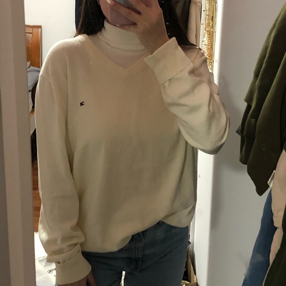 VINTAGE TOMMY HILFIGER CREAM V-NECK SWEATER - Picture 4 of 4